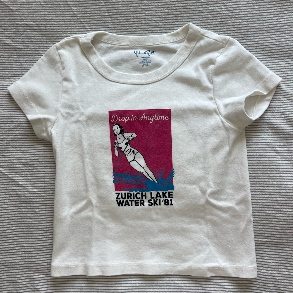 Brandy Melville graphic tee